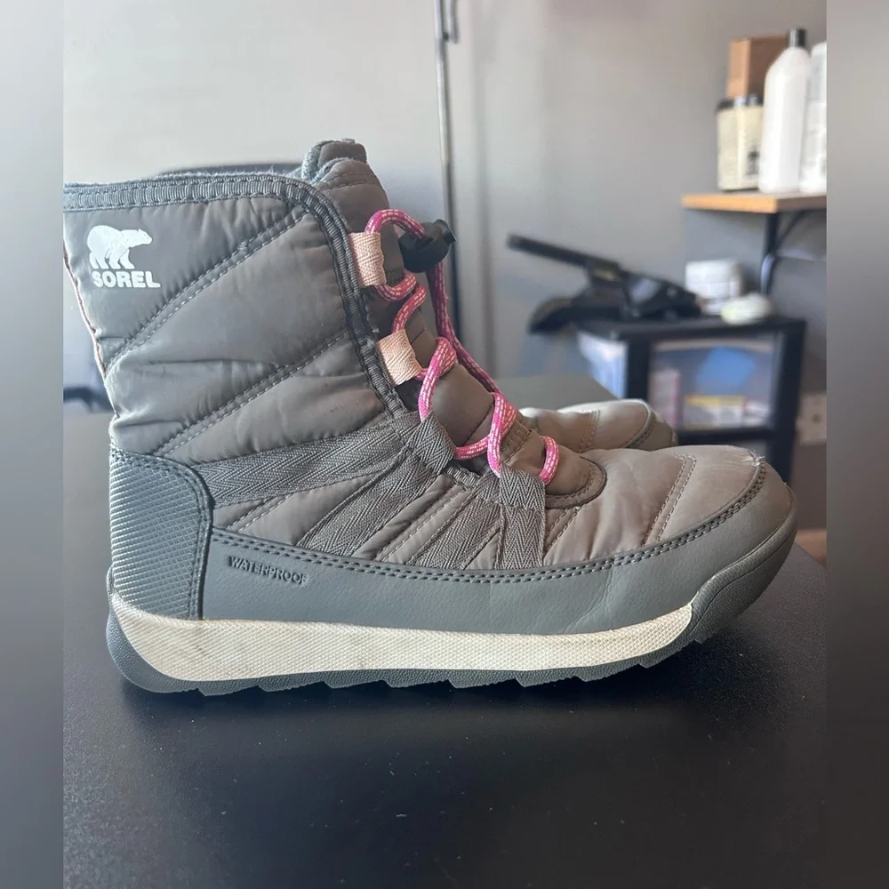 Sorel Kids Boots in Gray with Pink‎ Laces